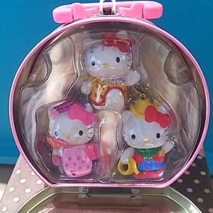 International Hello Kitty set in tin